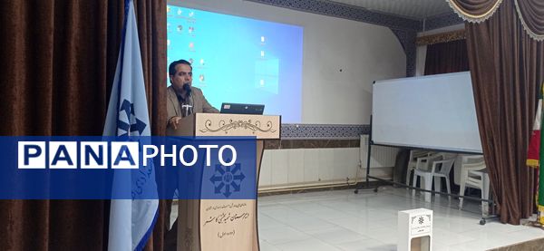 برگزاری جلسه انجمن اولیا و مربیان در دبیرستان استعداد های درخشان شهید بهشتی کاشمر