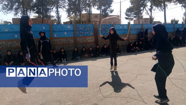 برگزاری المپیاد ورزشی در دبیرستان زنده یاد رقیه مظفری نیا