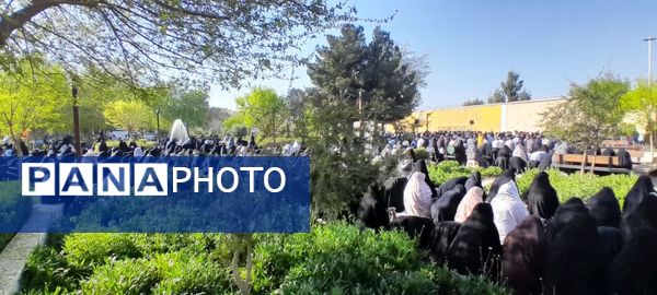 برپایی نماز عید سعید فطر در پارک شهدای کوچه بیوک