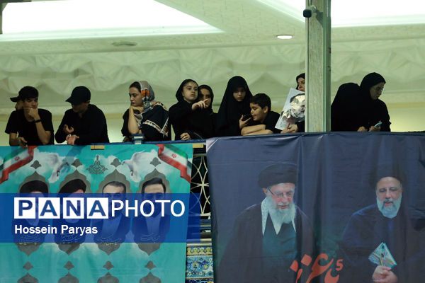 مراسم وداع با پیکر شهدای خدمت در مصلی تهران