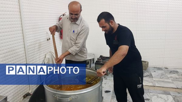 لذت خدمت به زوار در کنار خانواده