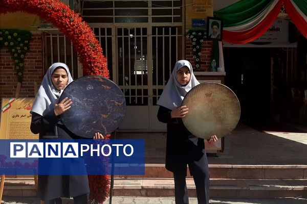 بزرگداشت هفته‌ دفاع مقدس در دبیرستان شاهد شهید حمامی