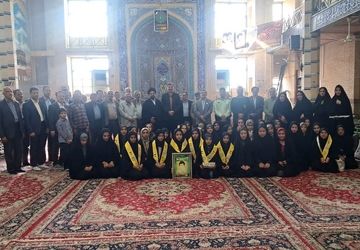 حضور دانشآموزان دبیرستان شهید خسروی در نماز جمعه شهرستان زارچ