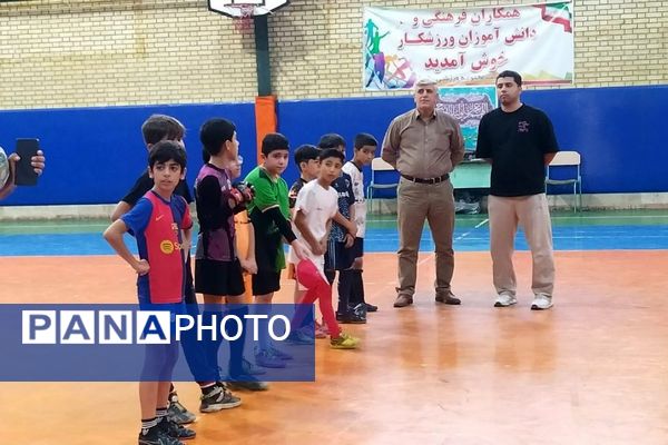 پدر و پسر در میدان ورزش؛ شور و نشاط ورزشی در مدرسه علامه طباطبایی پیشوا