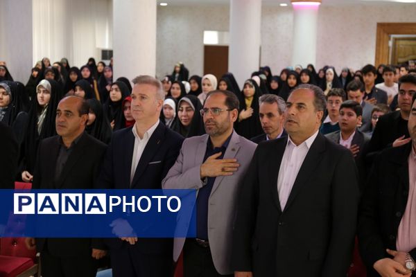 آیین تجلیل از برگزیدگان جشنواره قرآن عترت و نماز آذربایجان شرقی