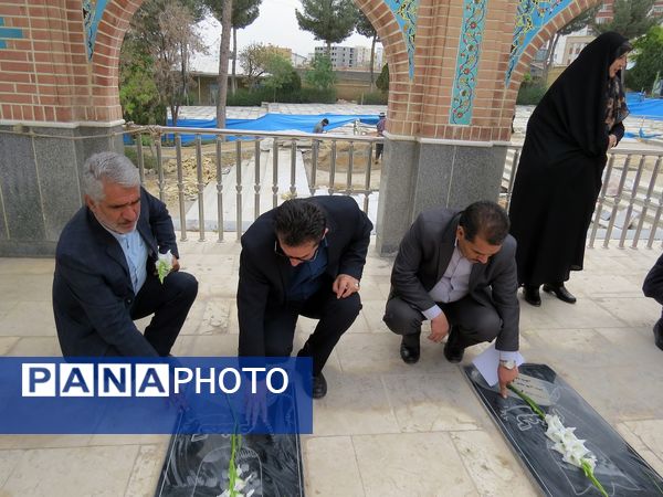 گلباران مزار شهدای دانش‌آموز و معلم در بجنورد