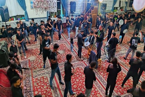 هیئت  زنجیر زنی و عزاداری اباعبدالله الحسین علیه السلام  بار درشب هفتم محرم  