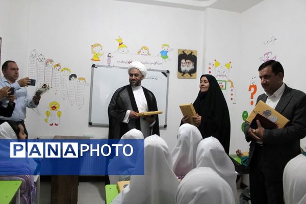 نواخته شدن زنگ مهر در شهرستان بم 