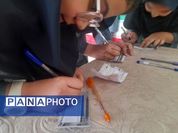 حضور دانش آموزان در انتخابات شورا دانش آموزی دبستان فرهنگ فرازمند