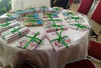 رونمایی از دو کتاب دانش‌آموزان مینابی