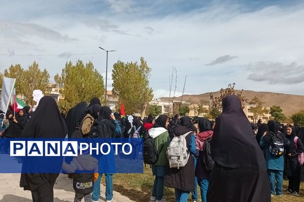 حضور پرشور دانش‌آموزان فریدنی در راهپیمایی 13 آبان