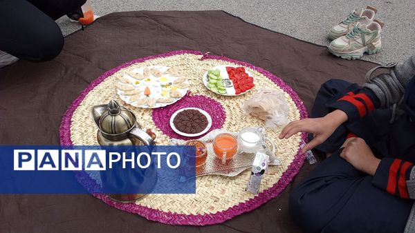 دختران شاد با صبحانه سالم در دبیرستان هیات امنایی فرزانگان ملارد