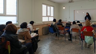 اجرای طرح‌های روایتگری «ایرانمون» و معرفی کتاب «فانوس» در مدرسه امیرکبیر رزن