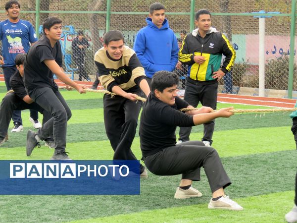 مسابقات طناب کشی شهید پارسا منصور در دبیرستان شاهد ابوذر غفاری 