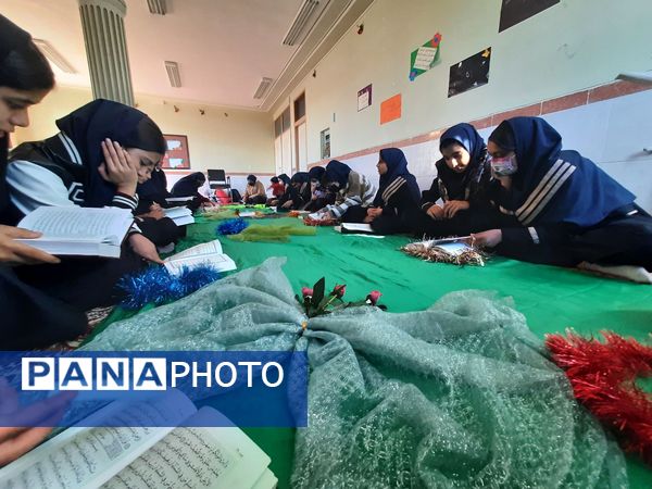 انس با قرآن در دبیرستان امامت مهدیه