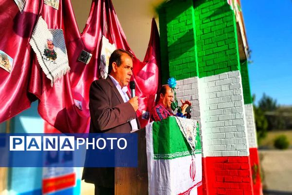 نواختن زنگ مدرسه عشق به‌مناسبت گرامیداشت هفته بسیج در شهرستان باشت