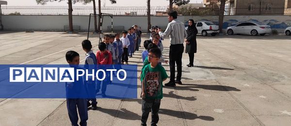 جشن شکوفه ها درمدرسه مرحوم زرتاش شهرستان خلیل آباد 