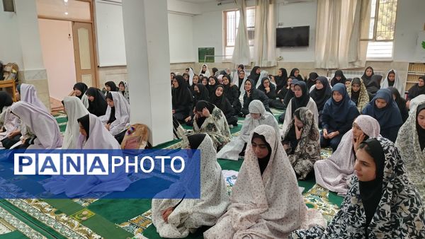 اقامه نماز جماعت ظهر و عصردر دبیرستان شهید مجید دهنوی 