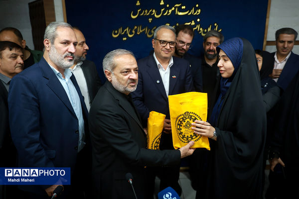 حضور وزیر آموزش و پرورش در خبرگزاری پانا به‌مناسبت روز خبرنگار