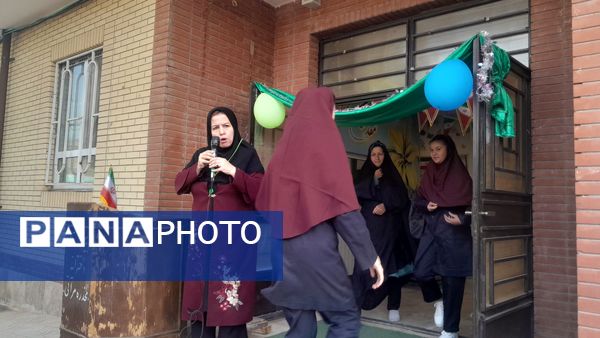 برگزاری‌ مراسم‌‌ روز اول‌ مدارس‌ و هفته‌ دفاع‌مقدس‌ در دبیرستان‌  مخدره‌ مرآتی