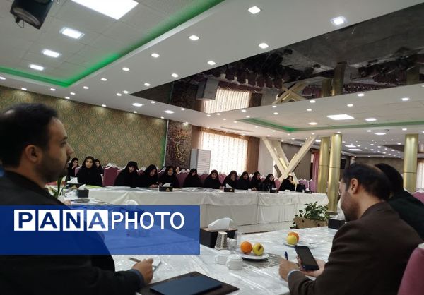 جلسه تخصصی تبیین برنامه‌های معاونت پرورشی و فرهنگی اداره‌کل آموزش و پرورش استان خراسان رضوی در کاشمر
