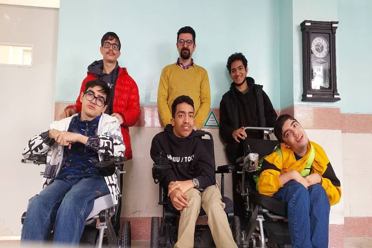 معلم کمبینایی که چراغ راه شاگردانش را روشن کرد