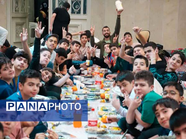 جلوه‌ای از اعتکاف دانش‌آموزی در مسجد امام علی‌بن‌ابی‌طالب (ع)