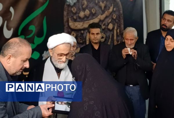 اشک و افتخار در شهرداری خشکبیجار؛ آیین ویژه دهه فاطمیه برای مادران شهدا