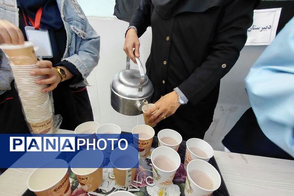  مراسم سوگواری و توزیع نذری به مناسبت شهادت حضرت فاطمه زهرا (س) در دبیرستان بعثت۲