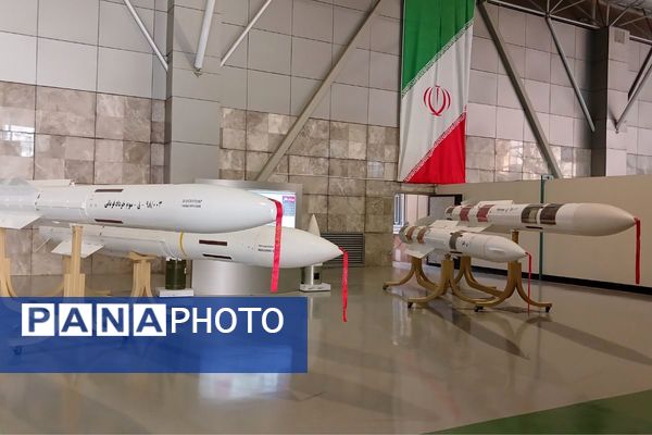بازدید فرهنگیان بسیجی و دانش‌آموزان ملارد از نمایشگاه هوا و فضا