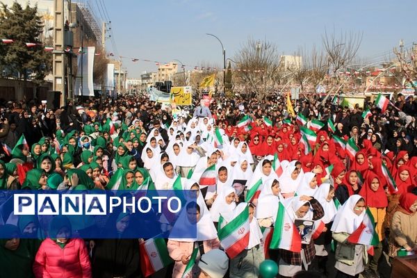 حضور پرشور مردم بهارستانی در راهپیمایی ۲۲ بهمن