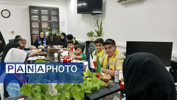 دیدار رئیس سازمان دانش‌آموزی و دانش‌آموزان پیشتاز و خبرنگاران پانا با رئیس سازمان تأمین اجتماعی محمودآباد 