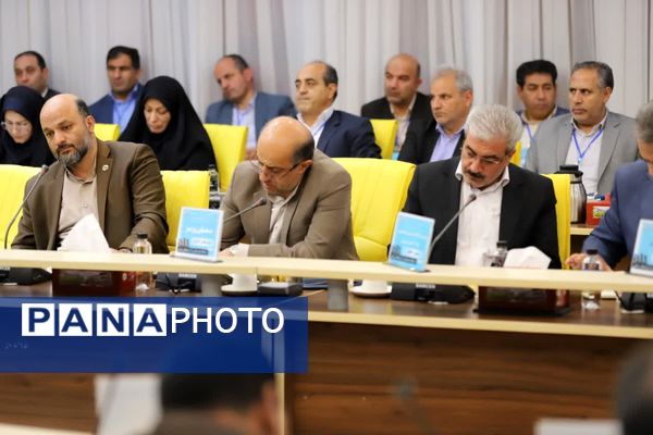 نشست مشترک کمیسیون آموزش، تحقیقات و فناوری مجلس با وزیر آموزش و پرورش 