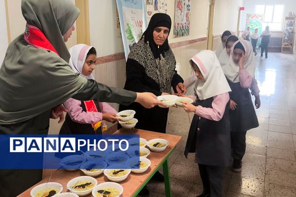 برپایی ایستگاه صلواتی و سفره حضرت فاطمه زهرا (س) در دبستان بنت‌الهدی فیروزکوه