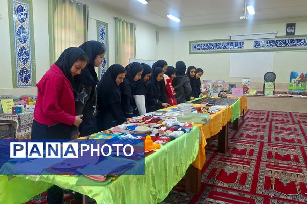 نمایشگاه آثار مسابقات جشنواره فرهنگی هنری امید فردا 