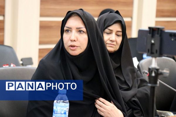 نشست صمیمانه قائم ‌مقام سازمان دانش‌آموزی کشور با روسای ادارات و مدرسین خراسان رضوی