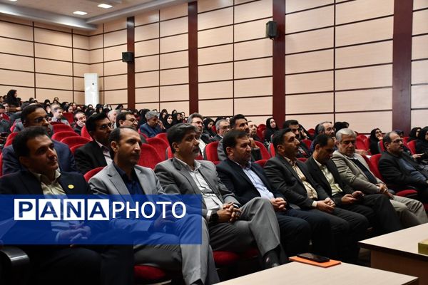 گردهمایی مدیران مدارس متوسطه نواحی چهارگانه شیراز و آموزش و پرورش عشایر فارس