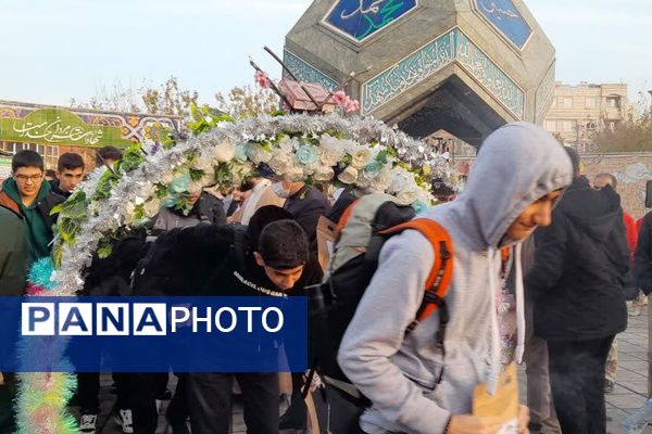 مراسم بدرقه دانش آموزان پسر ناحیه یک و دو شهرری در اردوی راهیان نور 