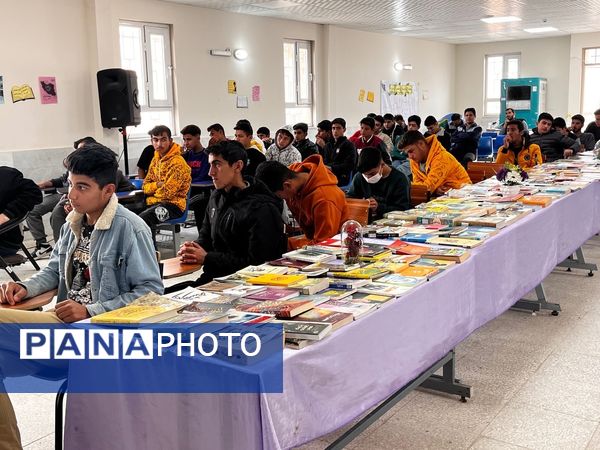 دومین نشست «قاضی در مدرسه» با حضور رئیس دادگستری درگز در هنرستان نوید