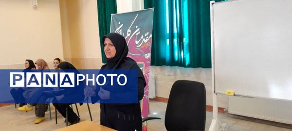 اولین جلسه دیدار چهره به چهره اولیا با دبیران دبیرستان فرزانگان استعداد درخشان ملارد