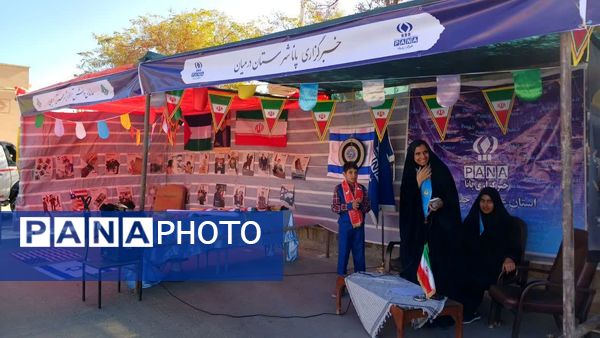 برپایی غرفه‌های سازمان دانش‌آموزی خراسان‌جنوبی در راهپیمایی 13 آبان