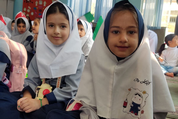 غنچه‌های امید در آغوش دبستان فاطمیه لردگان