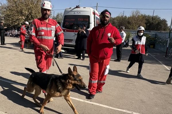 مانور سراسری زلزله و ایمنی در مدرسه شهید دهقان برگزار شد