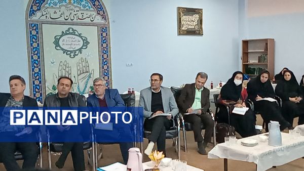 نشست توانمندسازی مدیران؛ گامی به‌سوی هدایت تحصیلی مؤثر در مدارس متوسطه دوره اول ناحیه ۷