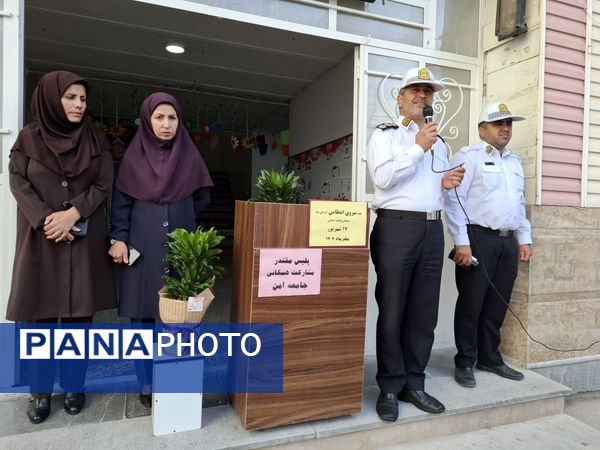 بازدید ماموران نیروی انتظامی در مدرسه 17شهریور بجنورد