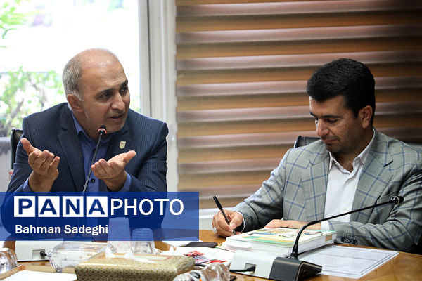  دیدار صمیمی وزیر آموزش و پرورش با قهرمانان رقابت‌های جهانی والیبال دانش‌‌آموزی صربستان ۲۰۲۴