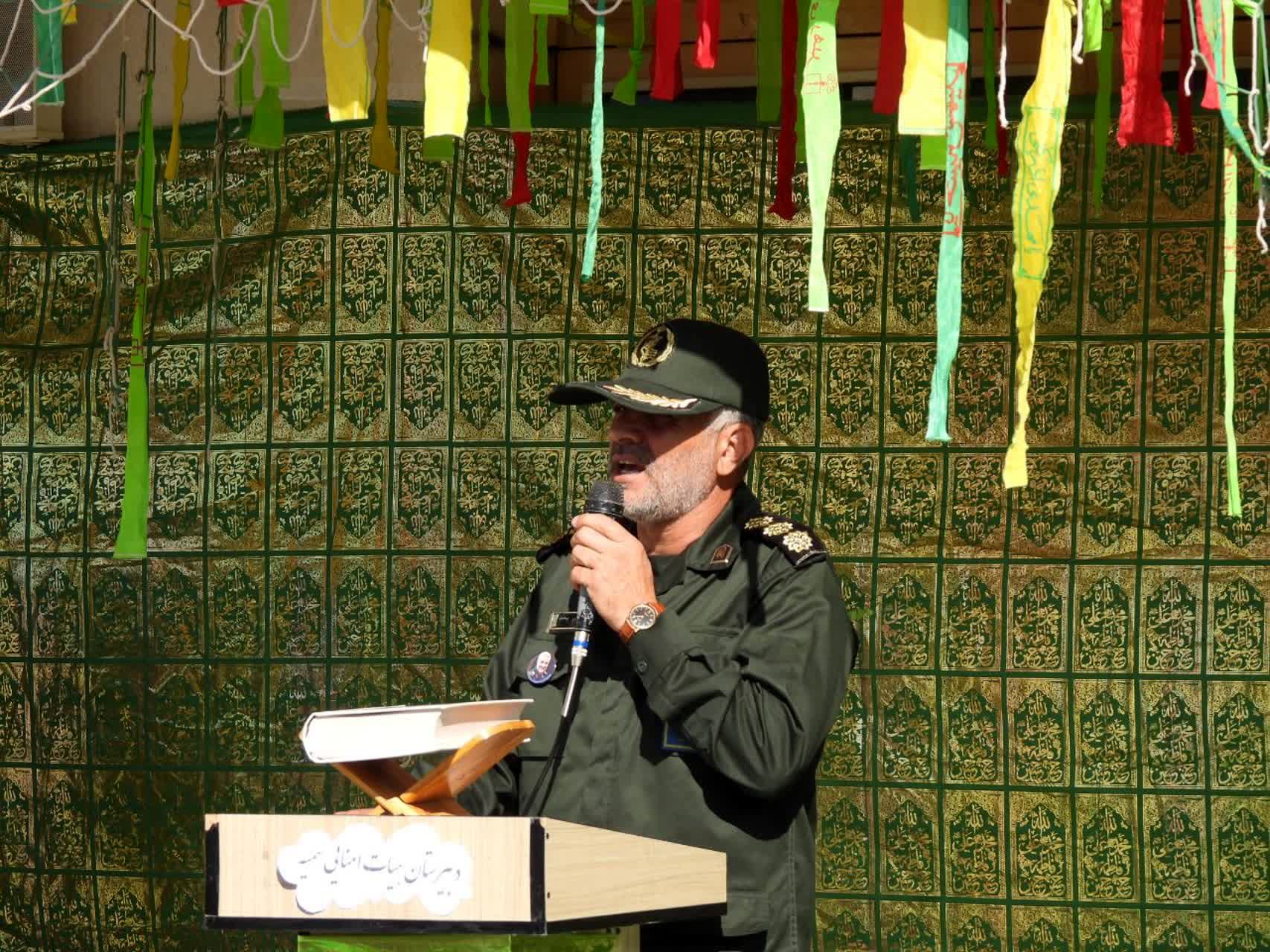 شهیدان نام و یادشان زنده است 