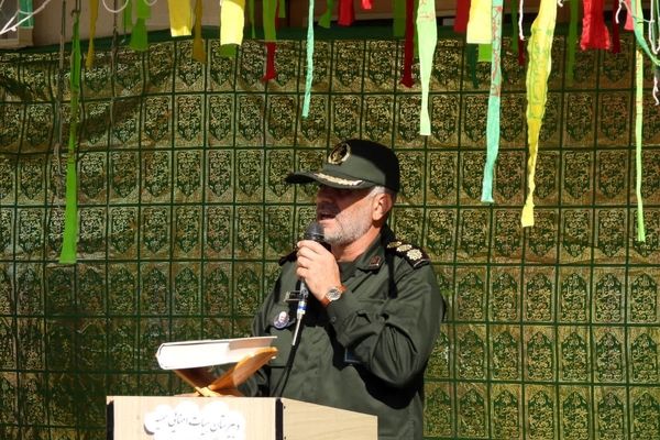 شهیدان نام و یادشان زنده است 