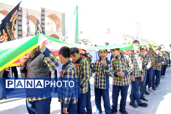 راهپیمایی ۱۳ آبان روز غلبه بر استکبار جهانی دانش‌آموزان شهر یزد