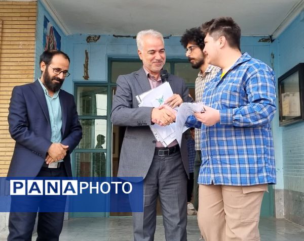 تقدیر از دانش‌آموزان افتخار آفرین در رقابت‌های جشنواره خوارزمی و کارهای پژوهشی